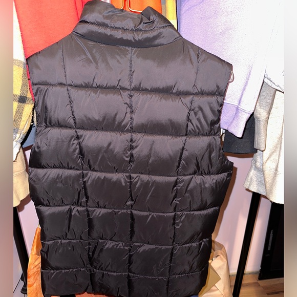 Black Puffer vest *sale* (read description) - Picture 2 of 3